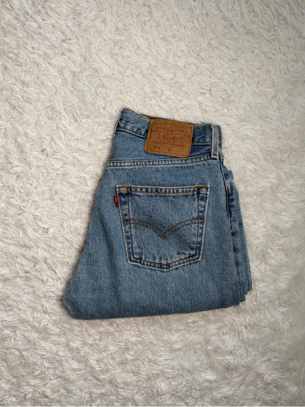 90s Vintage Levi’s 501 med wash - Picture 14 of 16